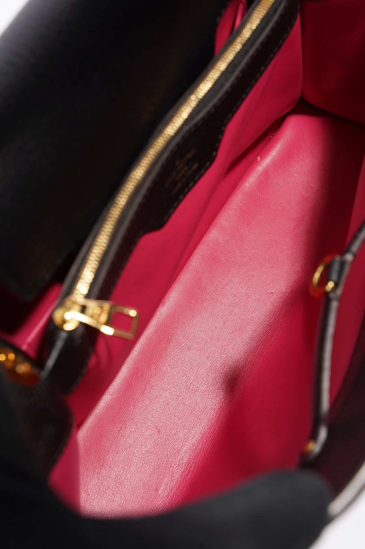 Louis Vuitton Black Capucines MM Taurillon Pink lining, Women's
