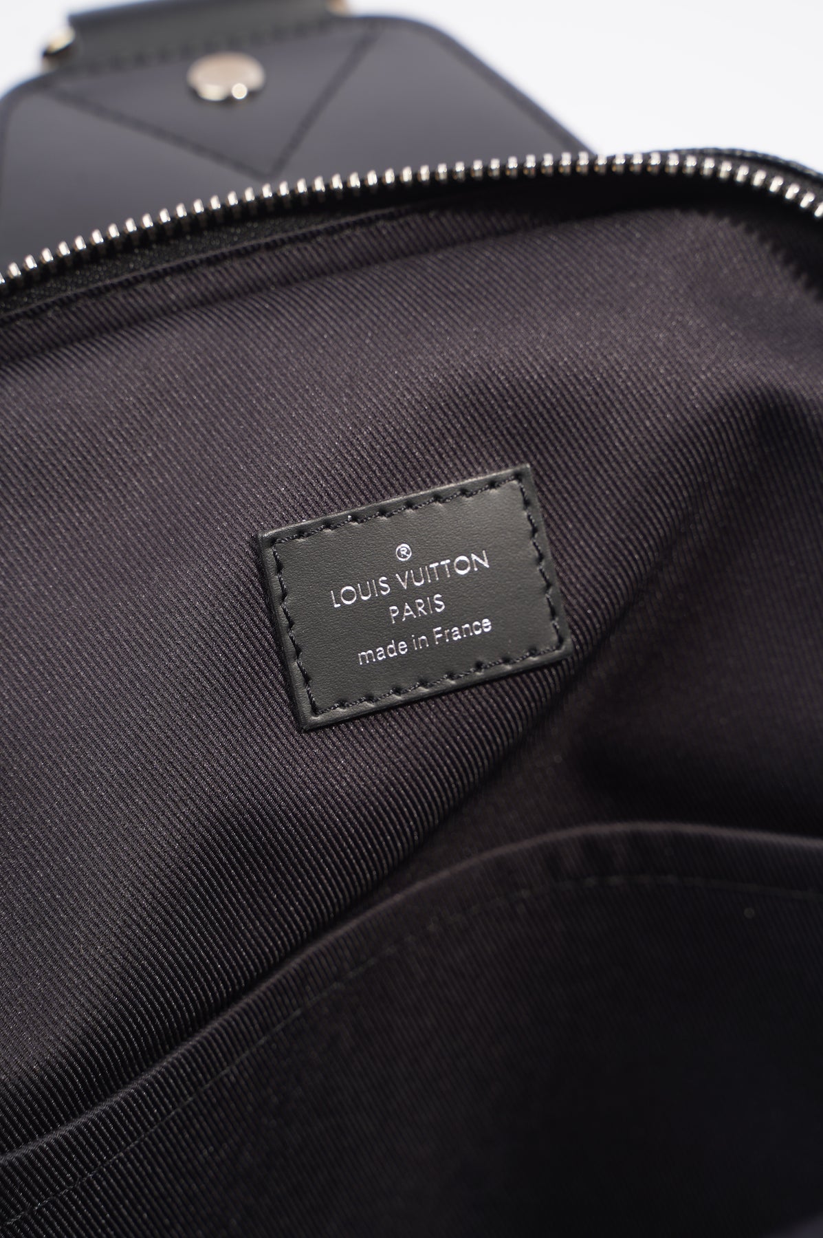 Louis Vuitton Damier Graphite Avenue Sling Bag 48lk43 – Bagriculture