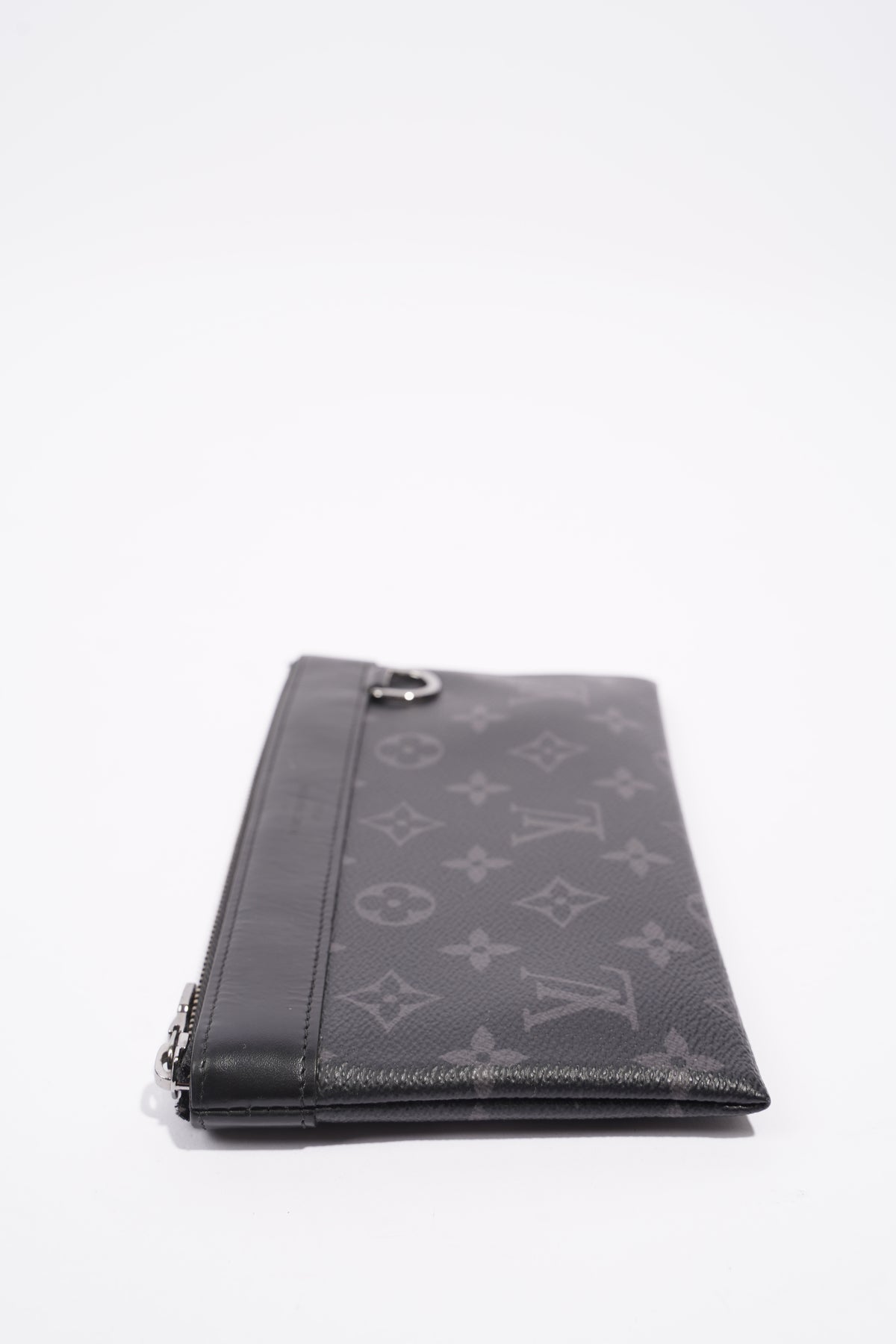 Louis Vuitton Discovery Pochette PM Monogram Eclipse Canvas reveal and  review 