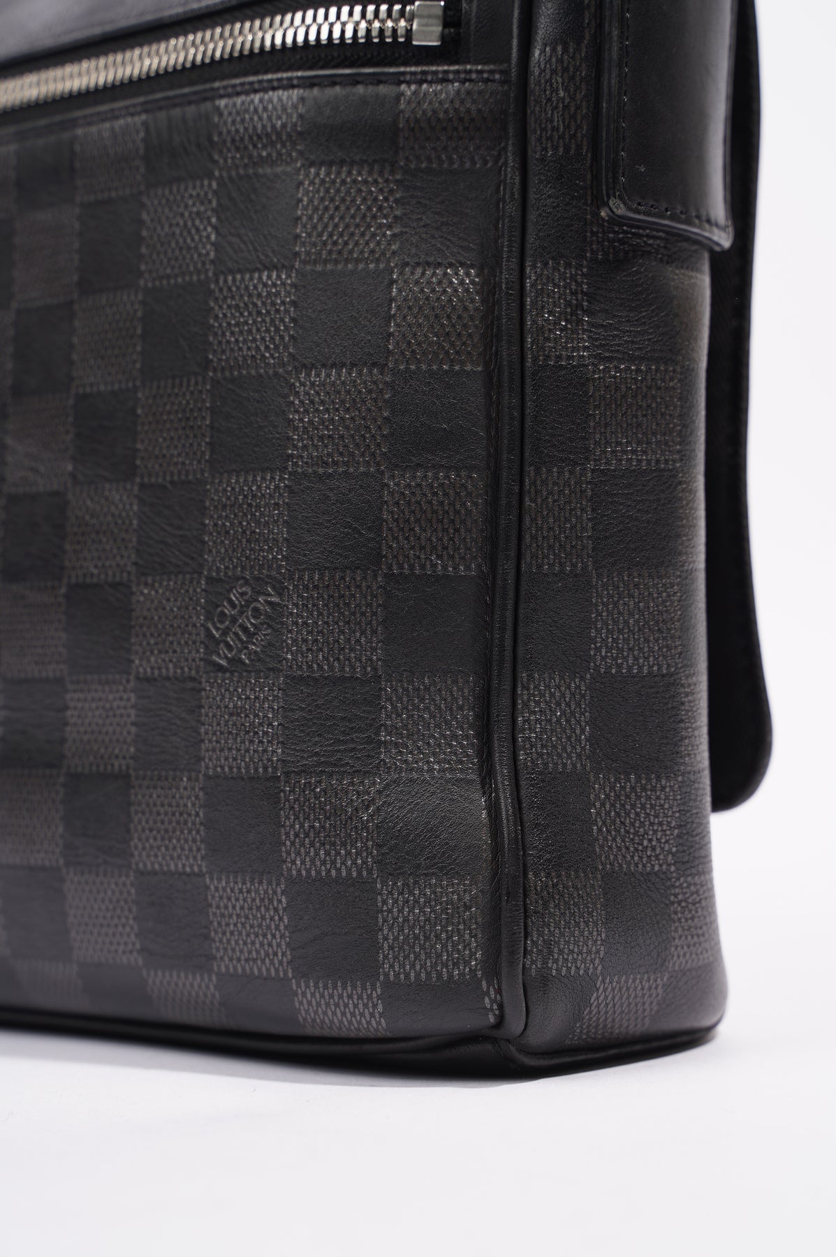 Louis Vuitton Damier Graphite Thomas Baggage Size