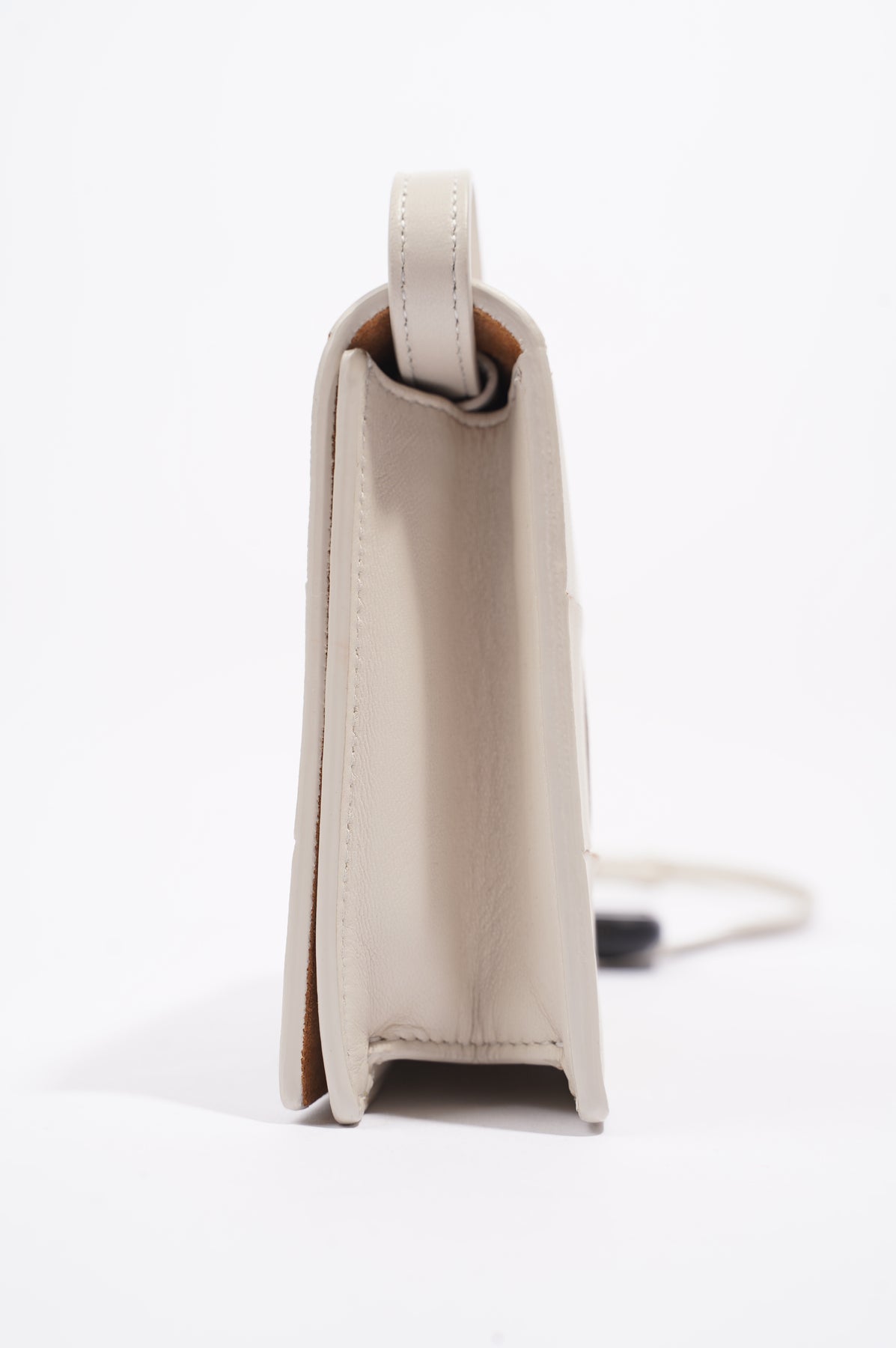 The Sophisticated Appeal of the Bottega Veneta Cassette Bag – LuxUness
