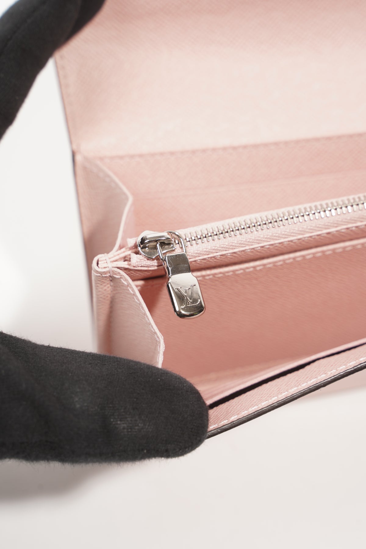 LOUIS VUITTON Damen Twist Chain Wallet aus Leder in Rosa / Pink