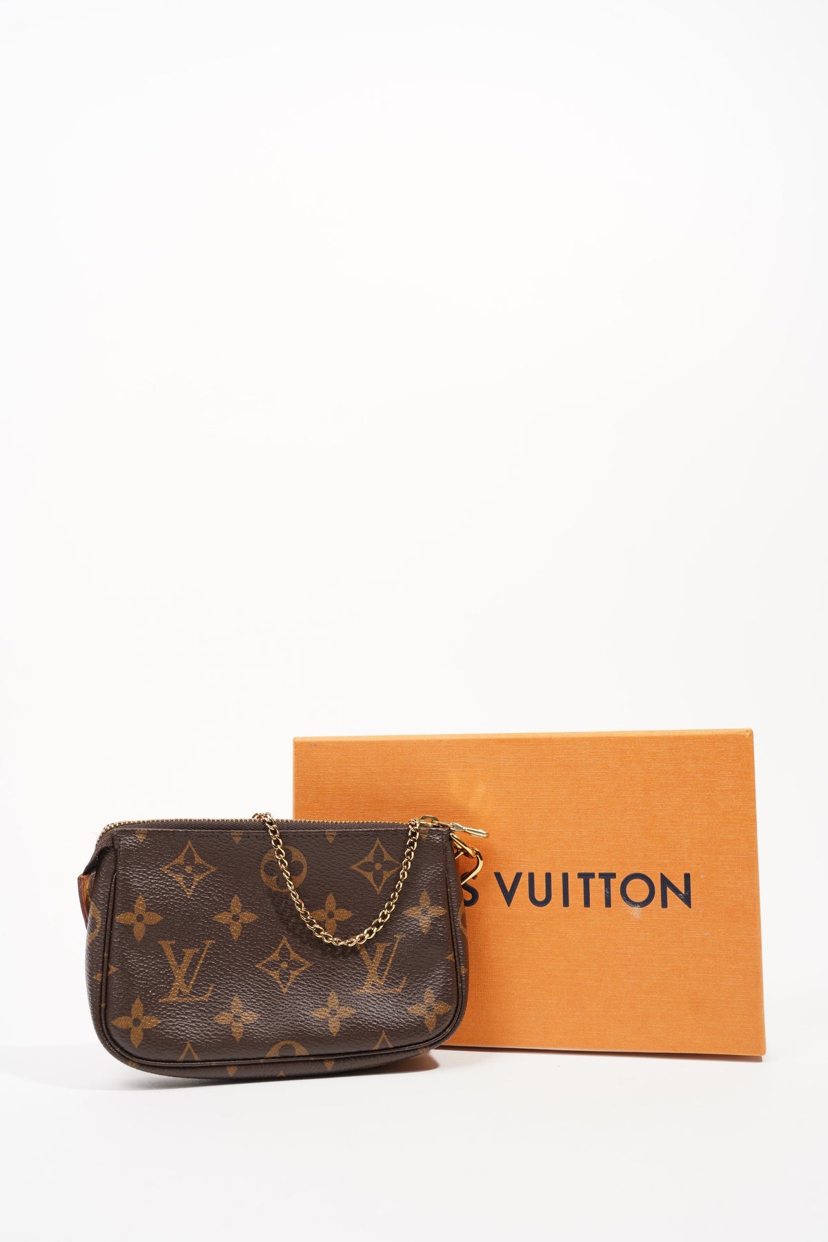 LOUIS VUITTON Monogram Mini Pochette – Caroline's Fashion Luxuries