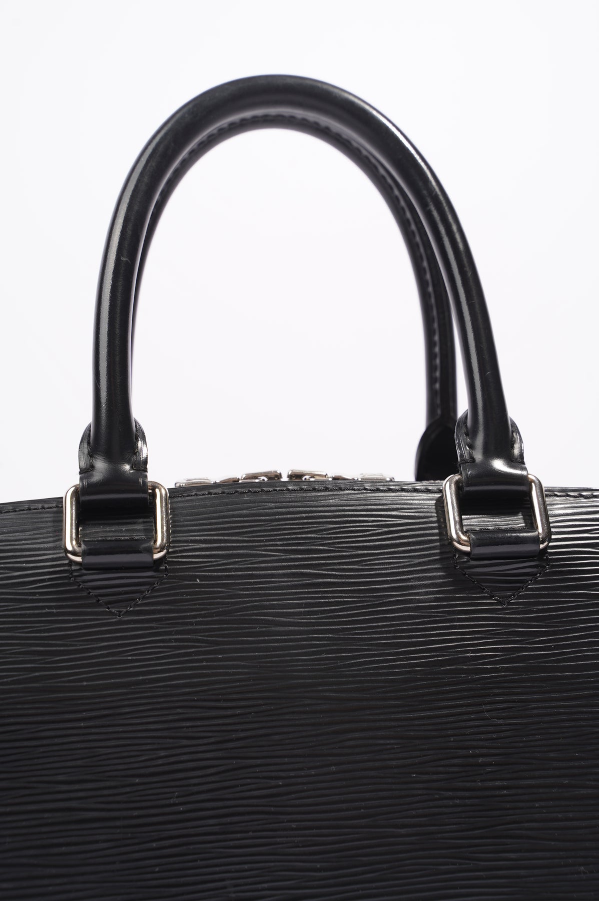 Louis Vuitton Womens Pont Neuf Black Epi Leather – Luxe Collective