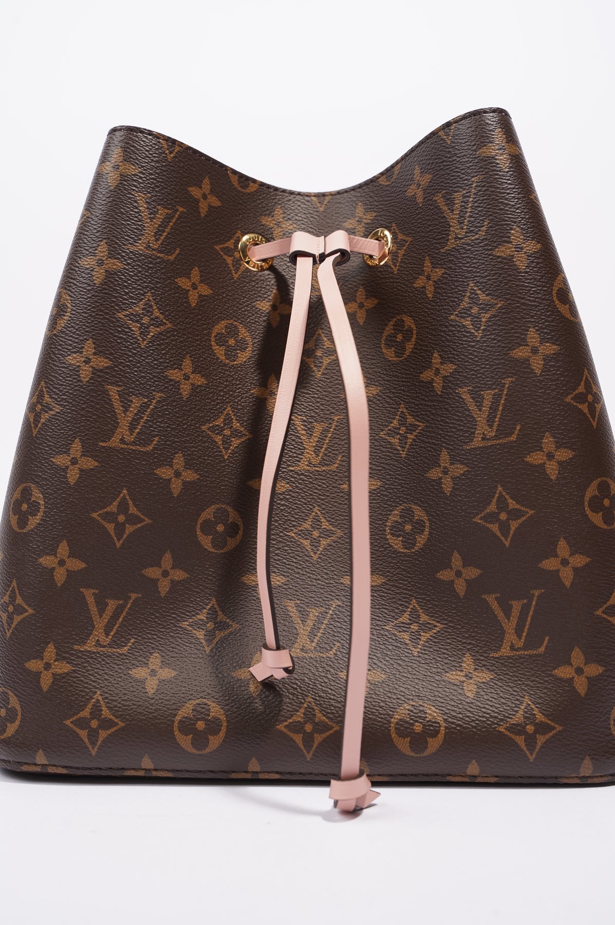 Louis Vuitton NeoNoe Monogram Canvas in Rose Poudre Luxury Bags  Wallets  on Carousell