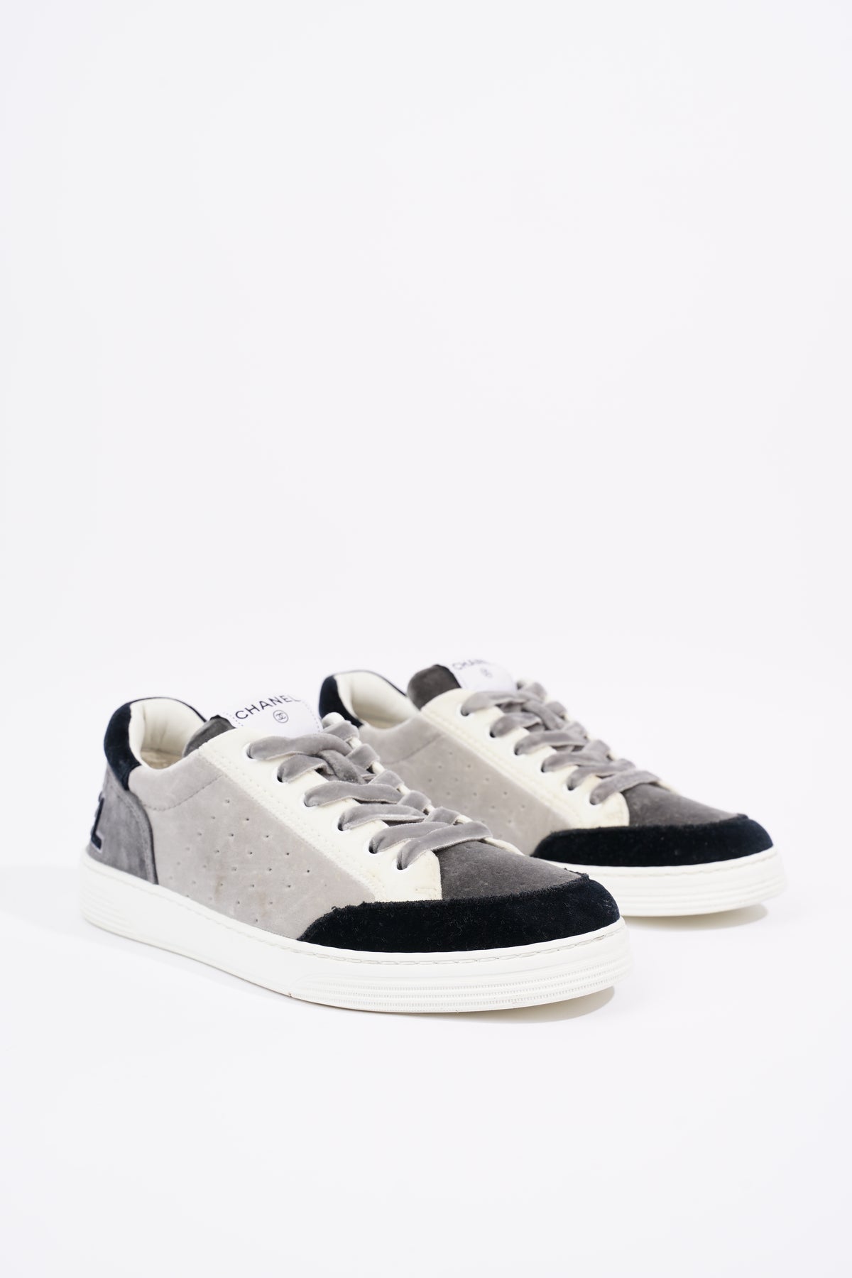 Louis Vuitton Womens #54 Sneaker Black White EU 37 / UK 4 – Luxe Collective