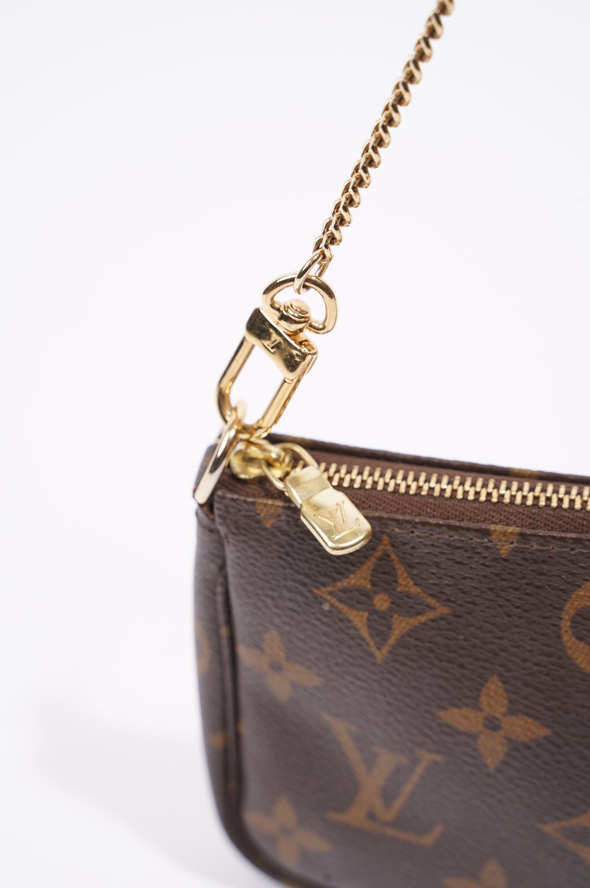 Louis Vuitton Monogram Patch Mini Pochette Accessoires (SHG-QoHOG6) – LuxeDH