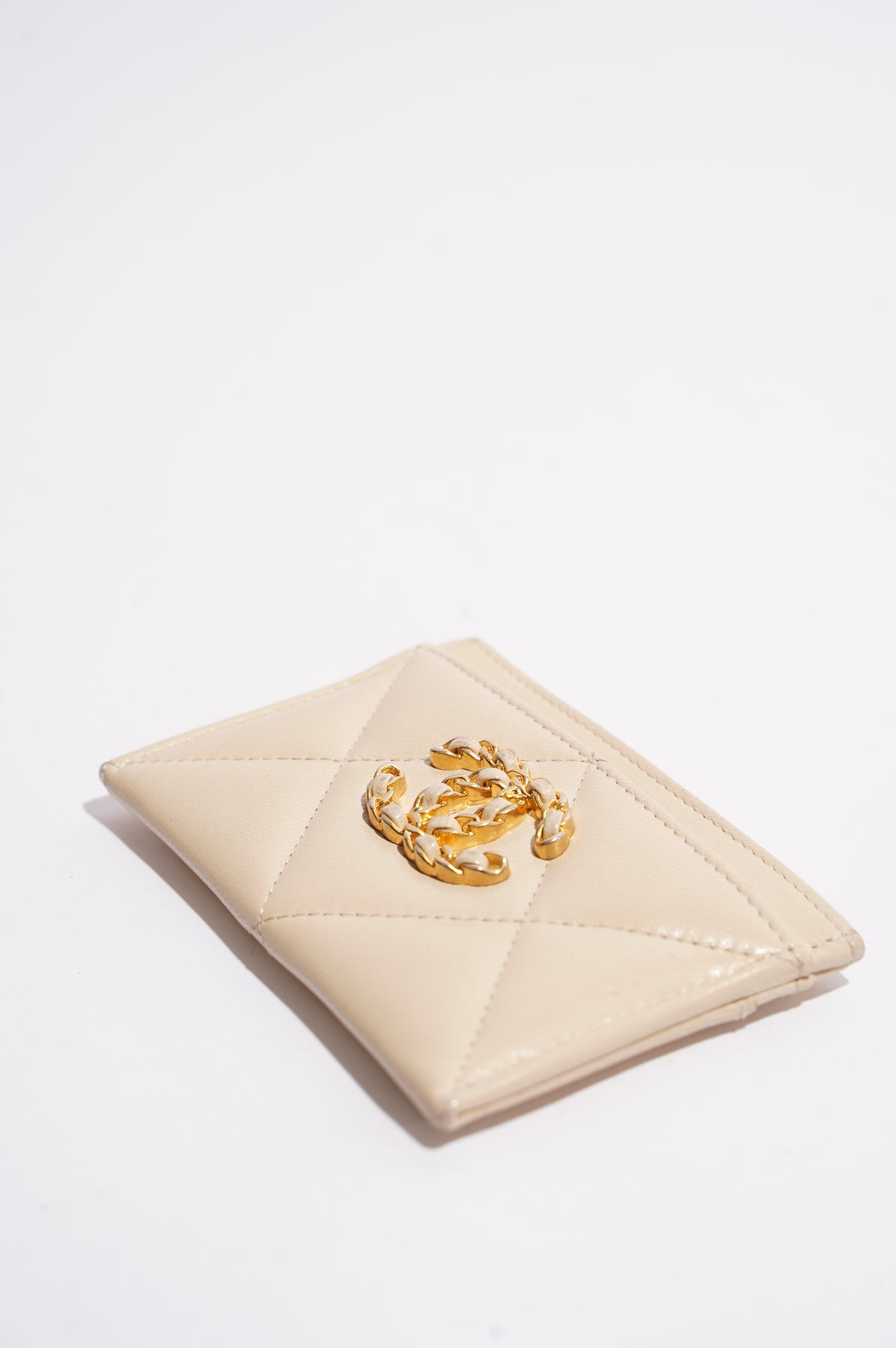 Chanel Womens 19 Cardholder Cream Lambskin – Luxe Collective