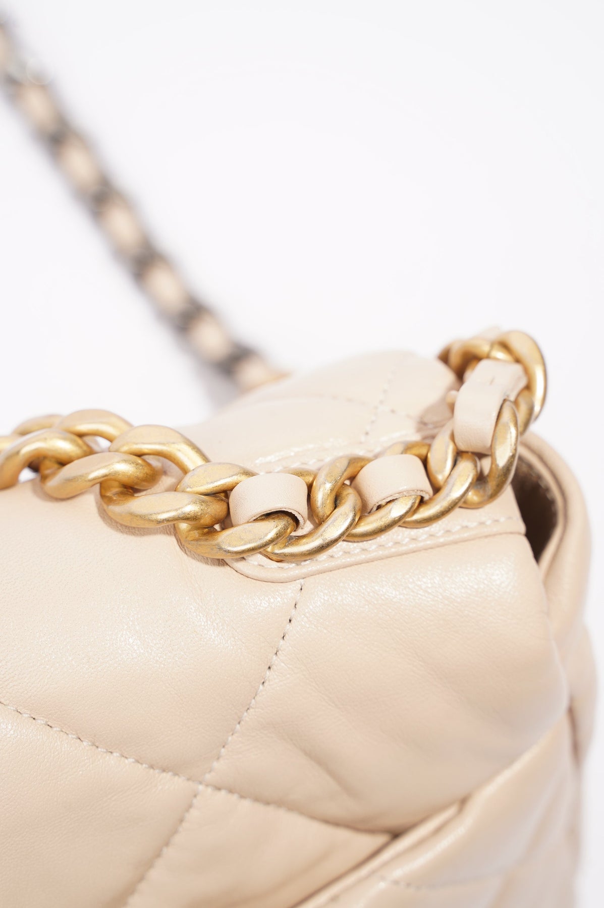 Chanel 19 leather handbag Chanel Black in Leather - 25087183