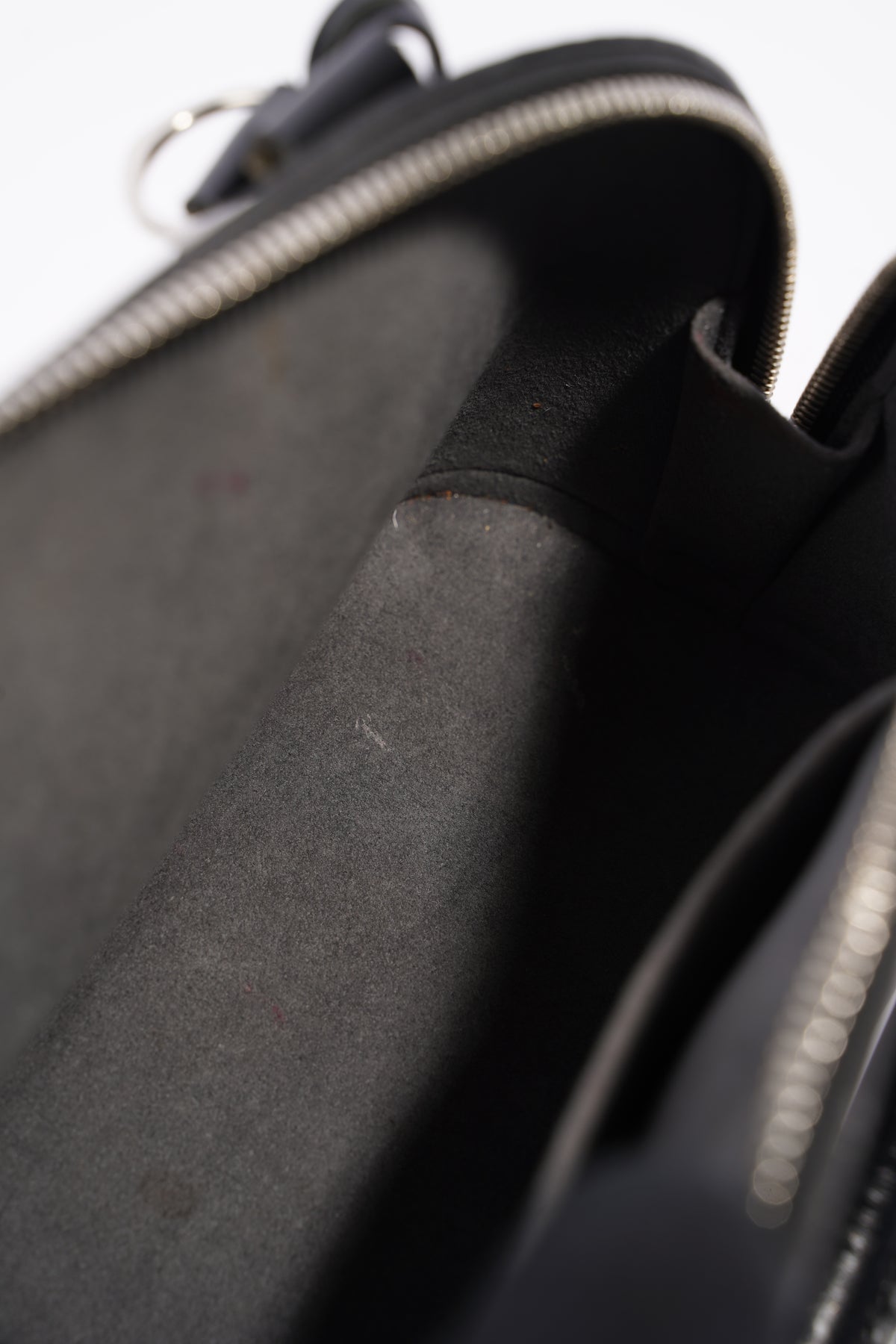 Alma bb leather handbag Louis Vuitton Black in Leather - 15910825