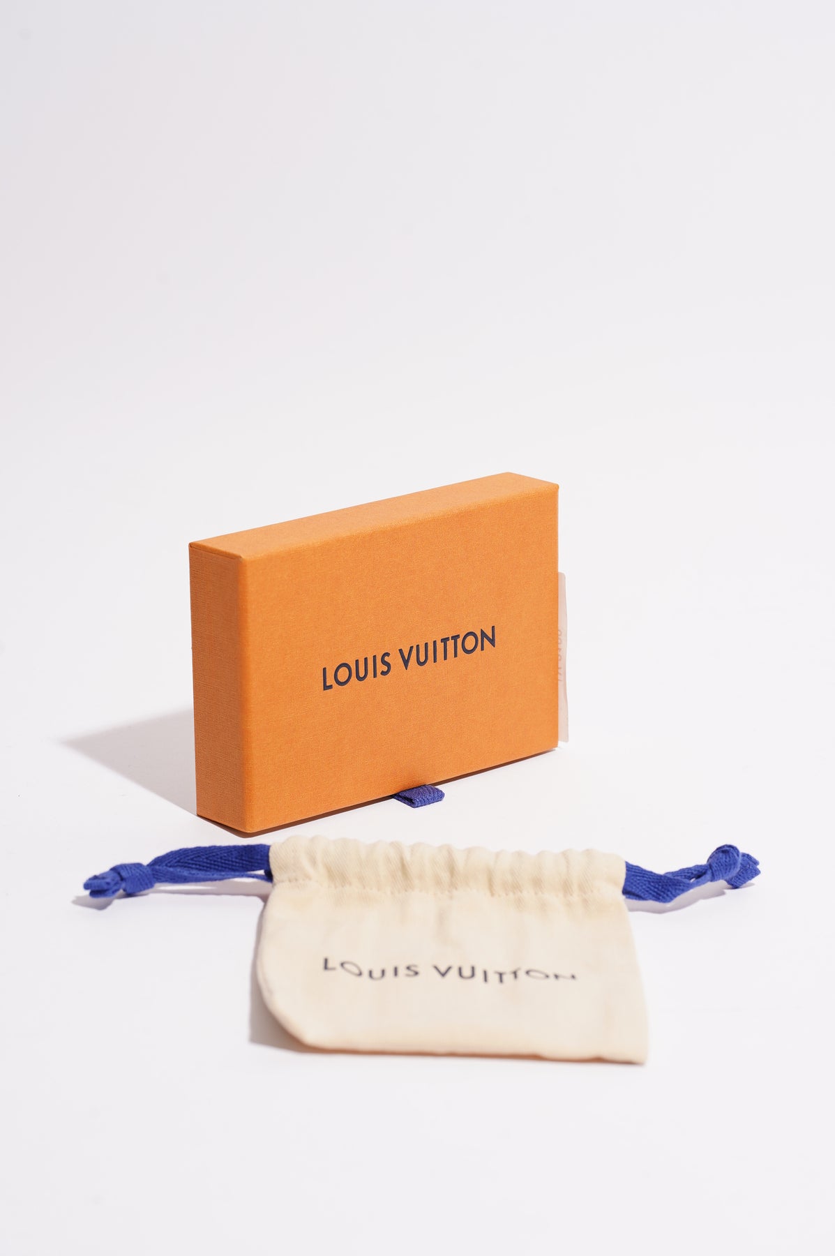 LOUIS VUITTON Monogram Essential V Bracelet 17 1303557