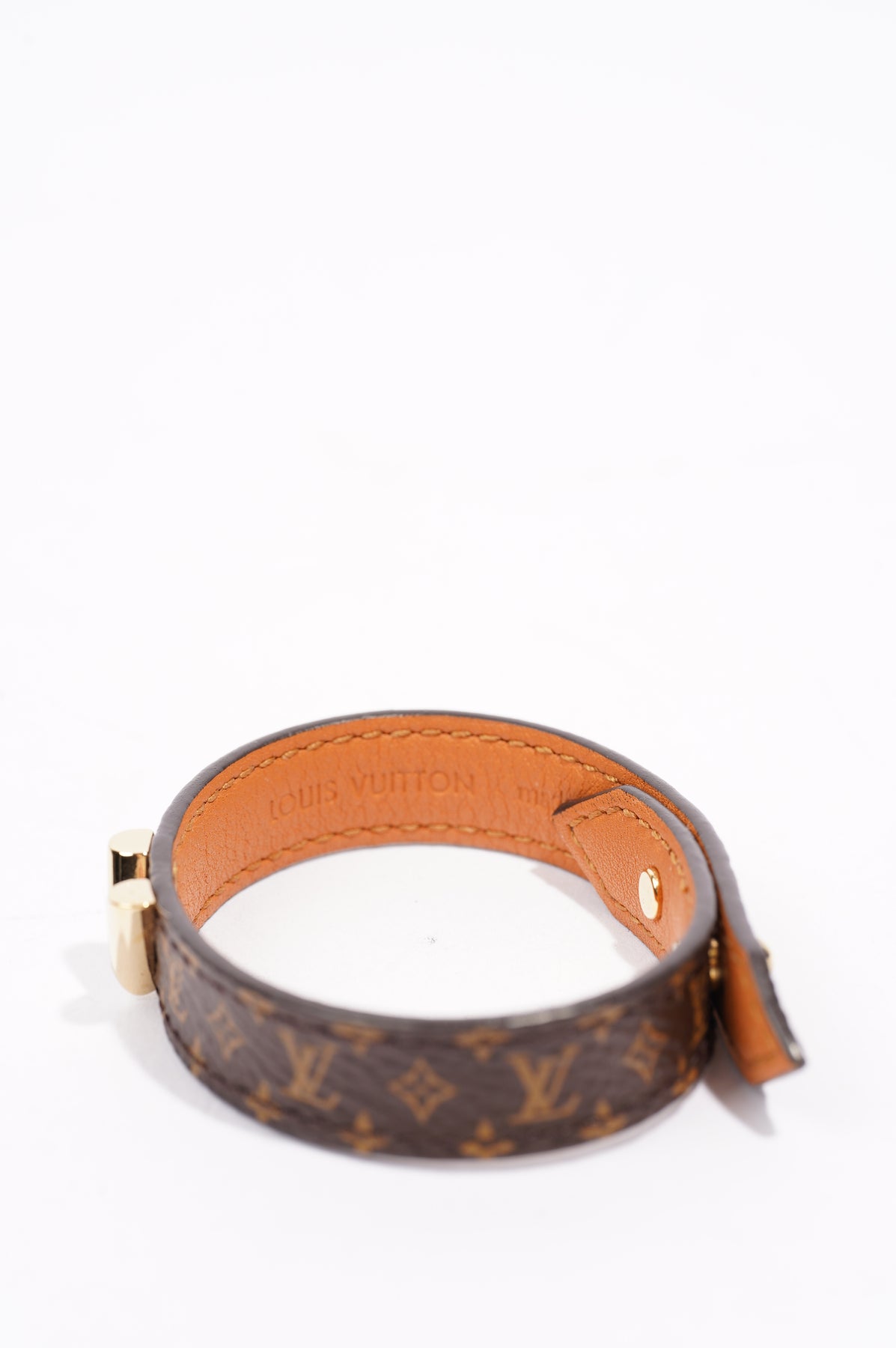Louis Vuitton Monogram Canvas Essential V Bracelet (SHF-Sj24ZL) – LuxeDH