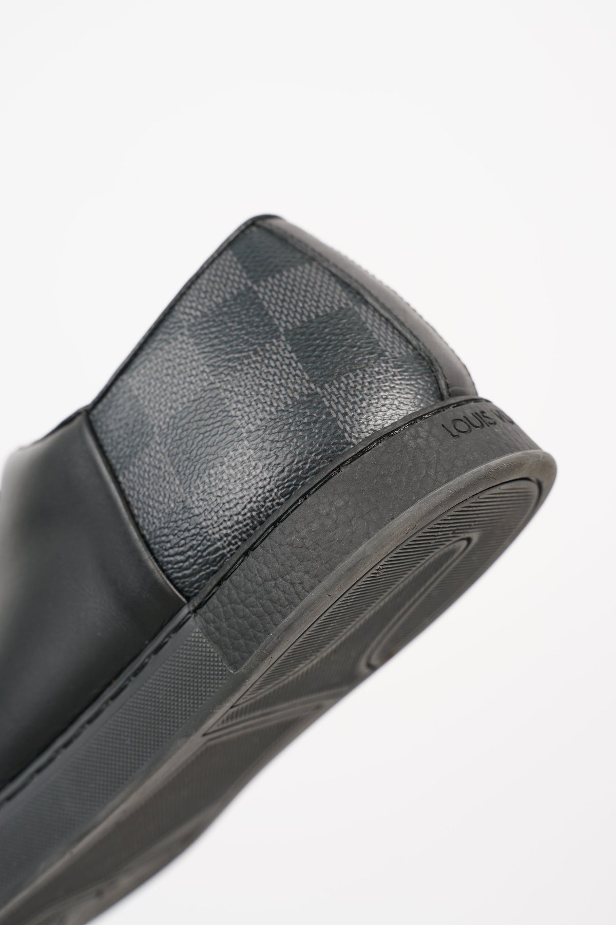 Louis Vuitton Mens Damier Sneakers Black EU 40.5 / UK 6.5 – Luxe
