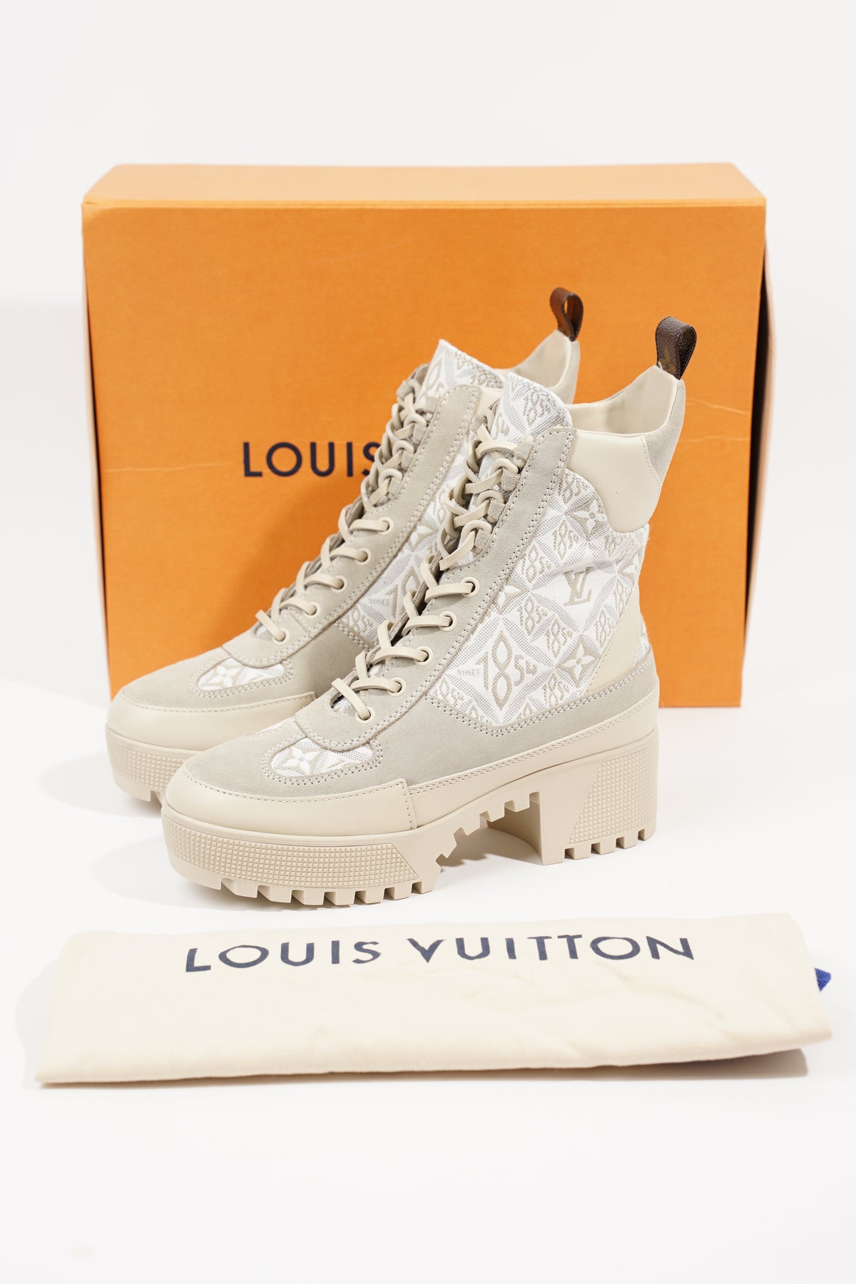 Louis Vuitton Laureate Platform Desert Boot Beige. Size 39.5