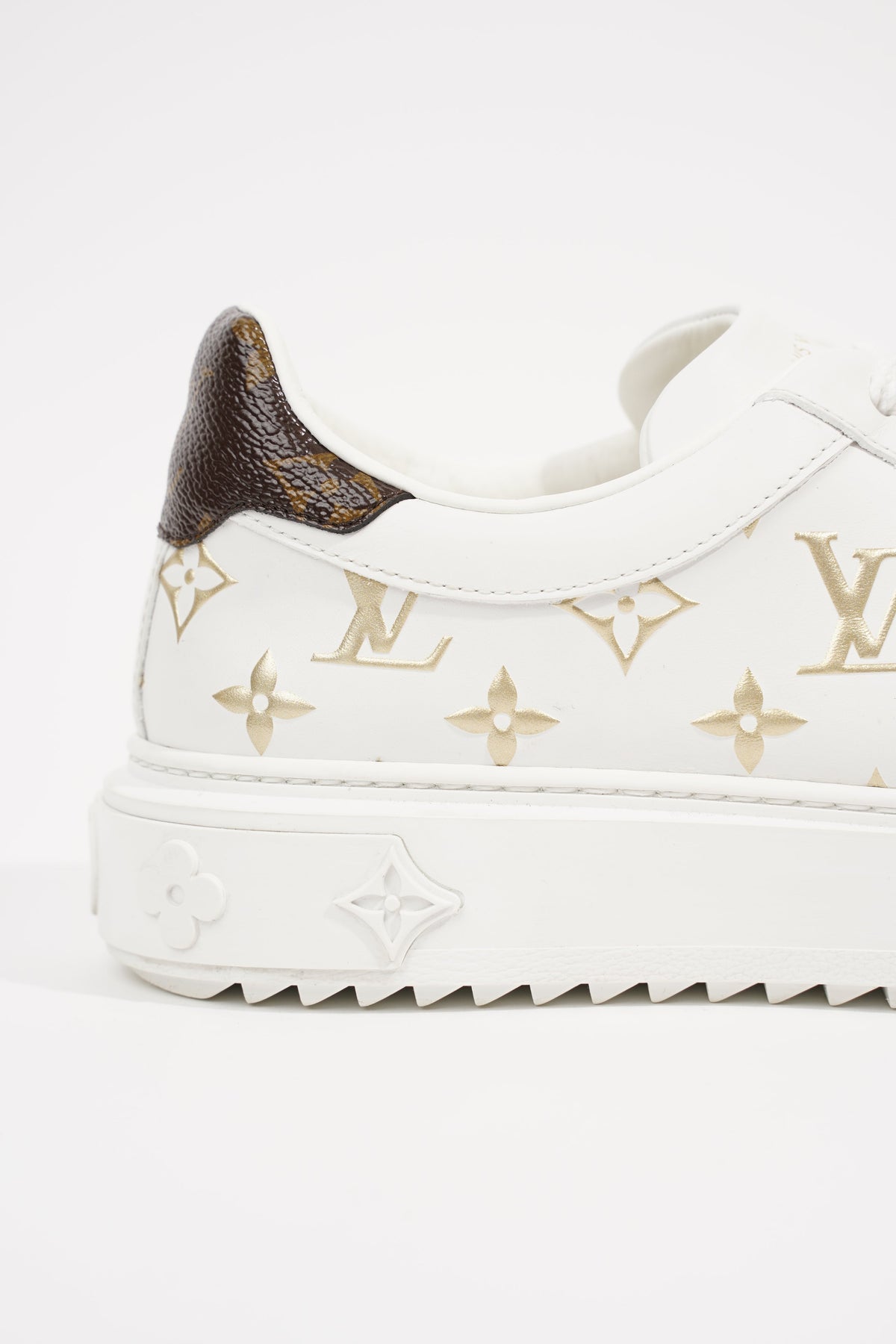 Louis Vuitton White/Gold Leather Time Out Low-Top Sneakers Size 38.5 Louis  Vuitton