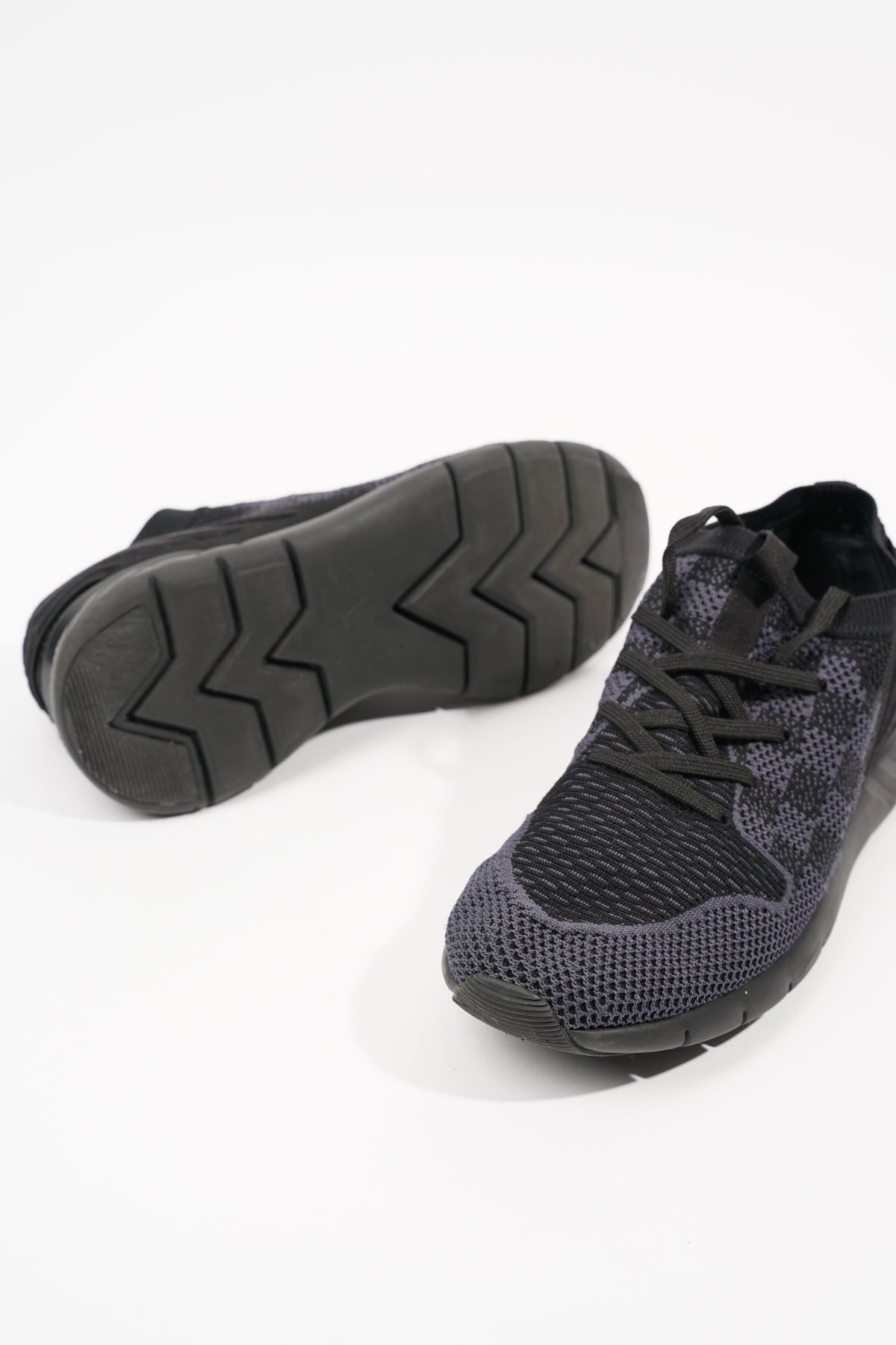 LOUIS VUITTON Fastlane Sneakers Black/Grey